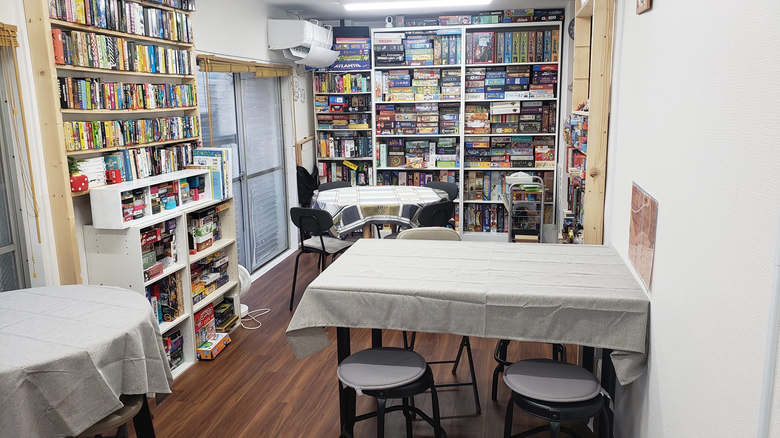 写真：テーブル側